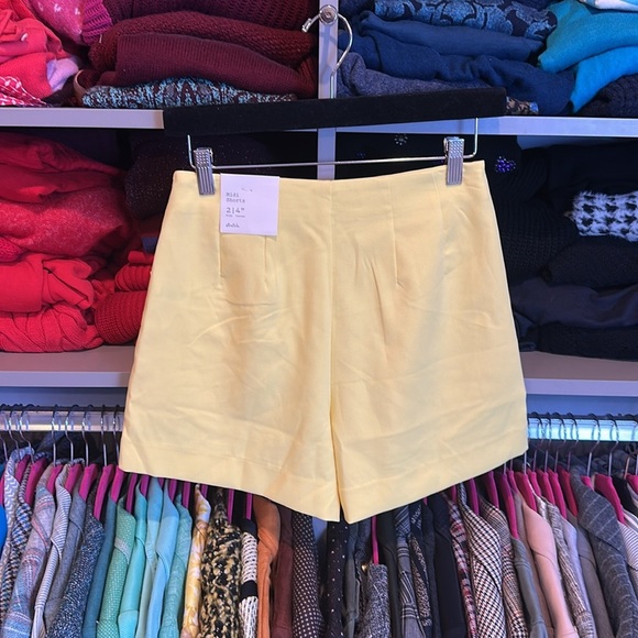 A New Day yellow 4” inseam shorts size 2 NWT - Picture 3 of 3
